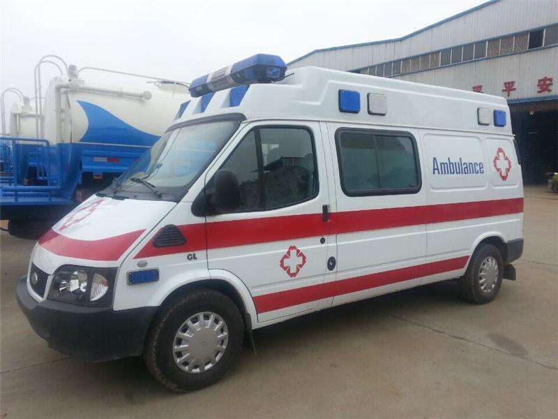 救護車和醫(yī)療車有什么區(qū)別？救護車廠家專業(yè)為你解答。01
