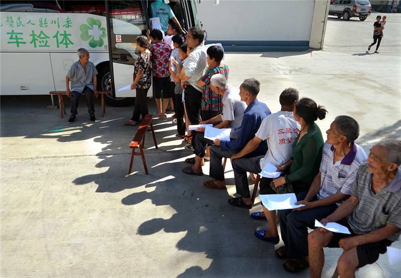 移動體檢車造福人民群眾，生產(chǎn)廠家為健康護航02