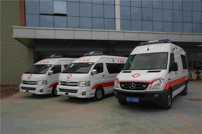 救護(hù)車進(jìn)小區(qū)受阻是怎么回事？救護(hù)車廠家?guī)懔私馐虑槭寄?2